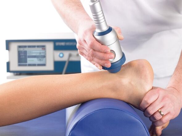La terapia fisica può aiutare ad alleviare il dolore alle articolazioni delle gambe dopo un infortunio.